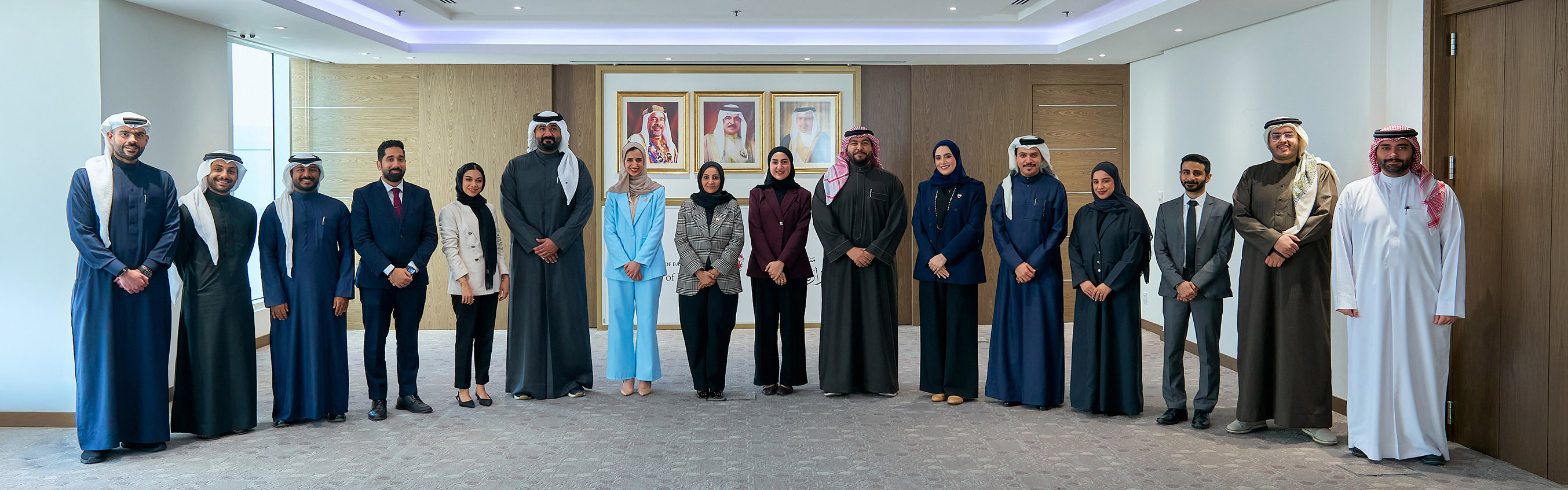 وزيرة الصحة تلتقي منتسبي الدفعة الحادية عشرة من برنامج رئيس مجلس الوزراء لتنمية الكوادر الحكومية